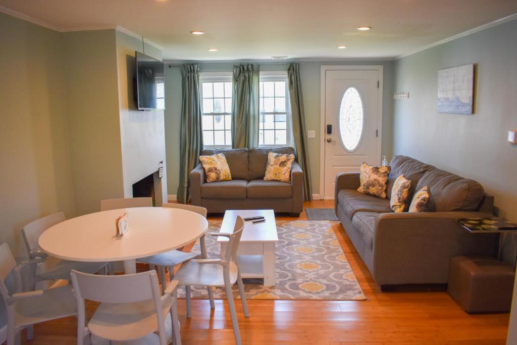 Seaside Serenity, Just A Block /0.1 Mile Away From The Beach Yarmouth Port Exterior foto
